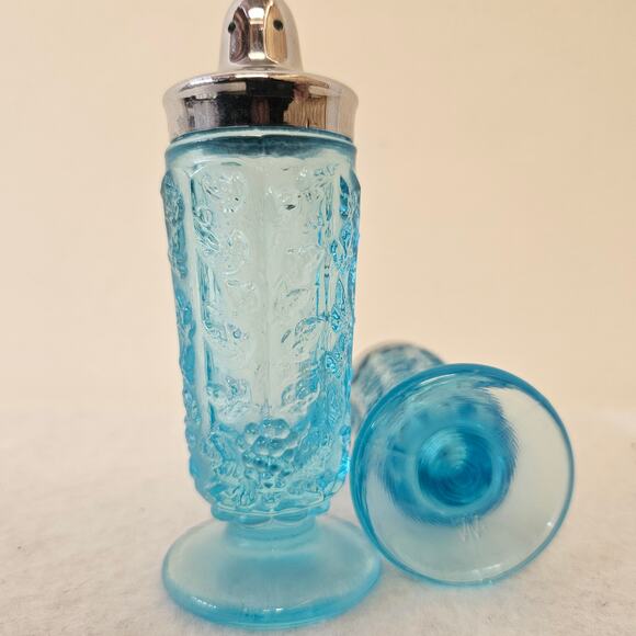 VTG Westmoreland Ice Blue Grape Salt and Pepper Shakers - Picture 4 of 8